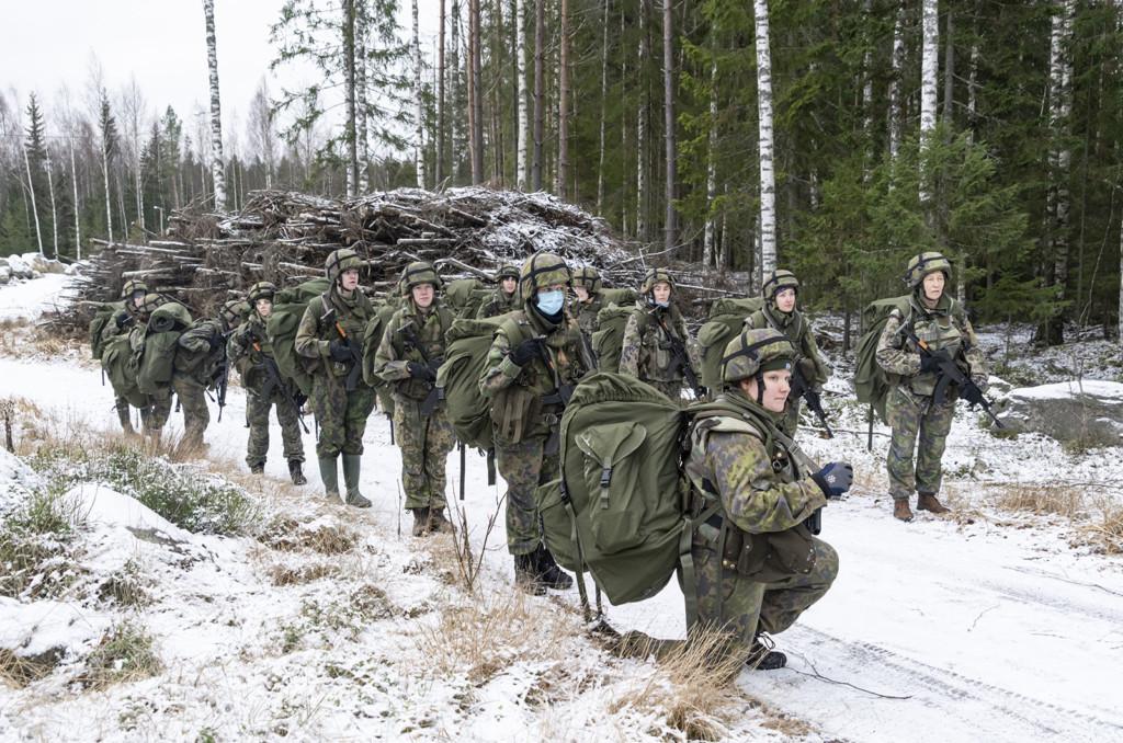 Sotilaan perustaitoja naisille kurssi maastossa