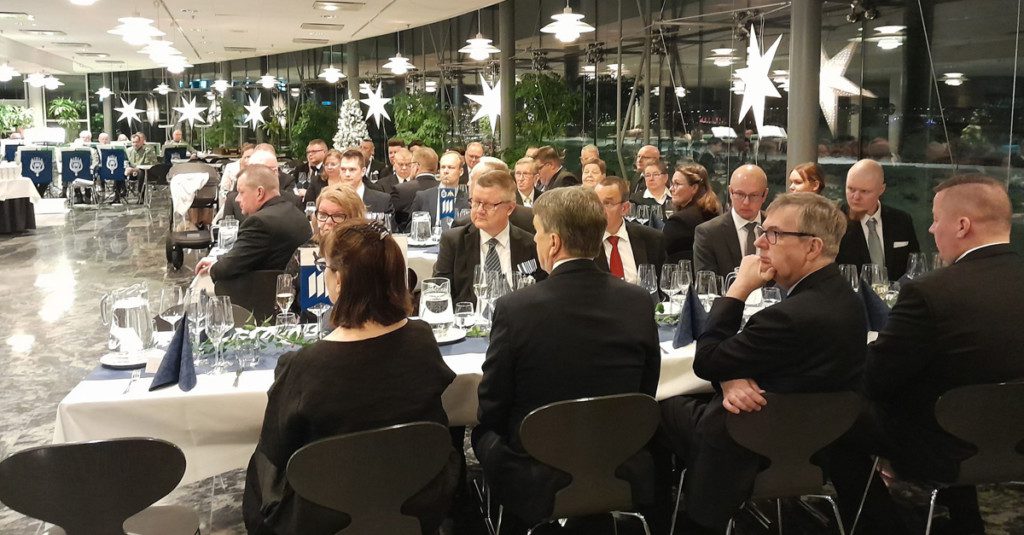 Ilmapuolustuspiirin MPK:n vuosijuhla 2023. Kuva juhlasalista ja osallistujista