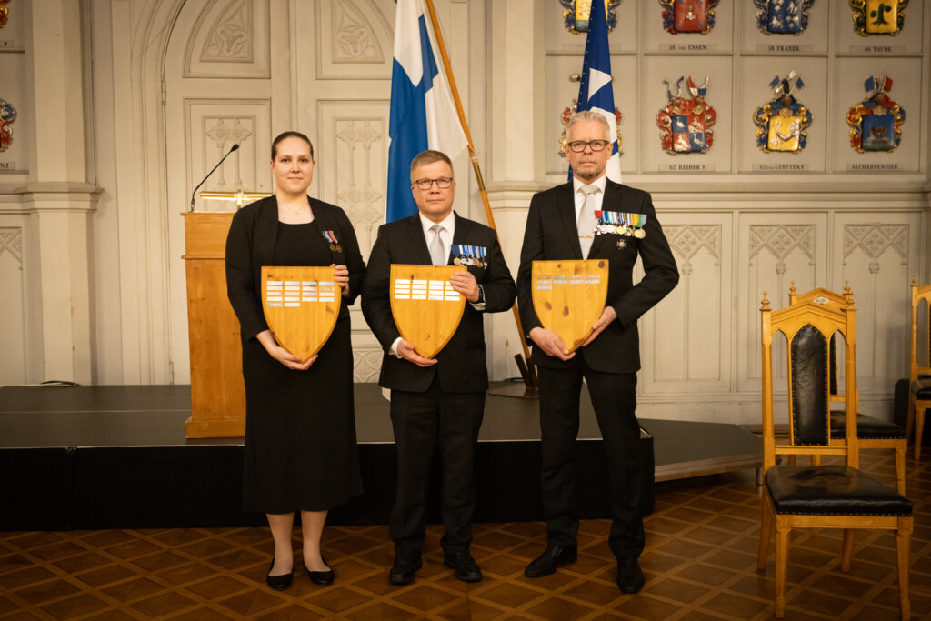 MPK:n vuoden henkilöt isojen kilpien kanssa