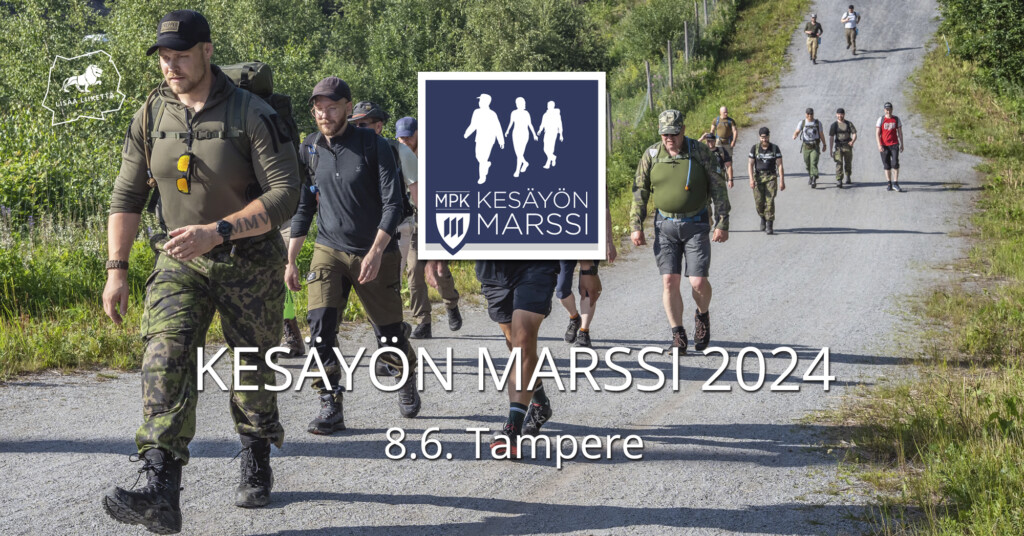 Ihmisiä marssii luonnossa