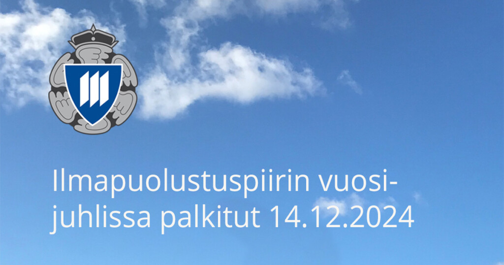 Sininen taivas ja Ilmapuolustuspiirin tunnus. Tekstissä Ilmapuolustuspiirin vuosijuhlissa palkitut 14.12.2024
