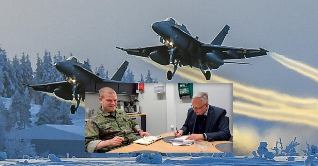 Ilmavoimien ja ilmapuolustuspiirin sopimuksen allekirjoittajat. Kaksi miestä. Taustalla talvinen Hornet-kuva.
