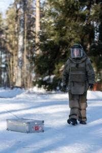Pioneeri lähestyy pommia
